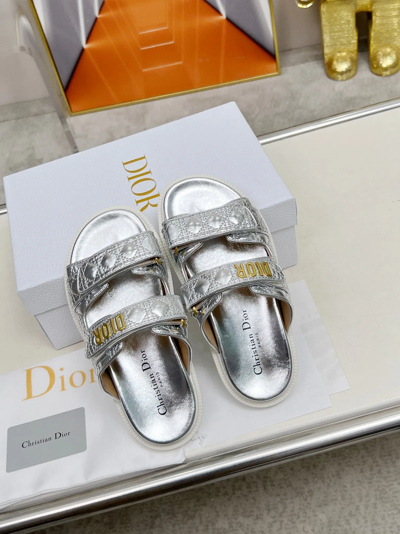 👟👟Ex-factory price 500👟👟Dior👏👏new classic style. 🔥Purchasing-level qualityThe most popular thick-soled sandals in foreign counters. Upper➕Inside: original customized material, original mold opening of sole 1.1 (lightweight, code number 35-40 (41/42 can be customized)